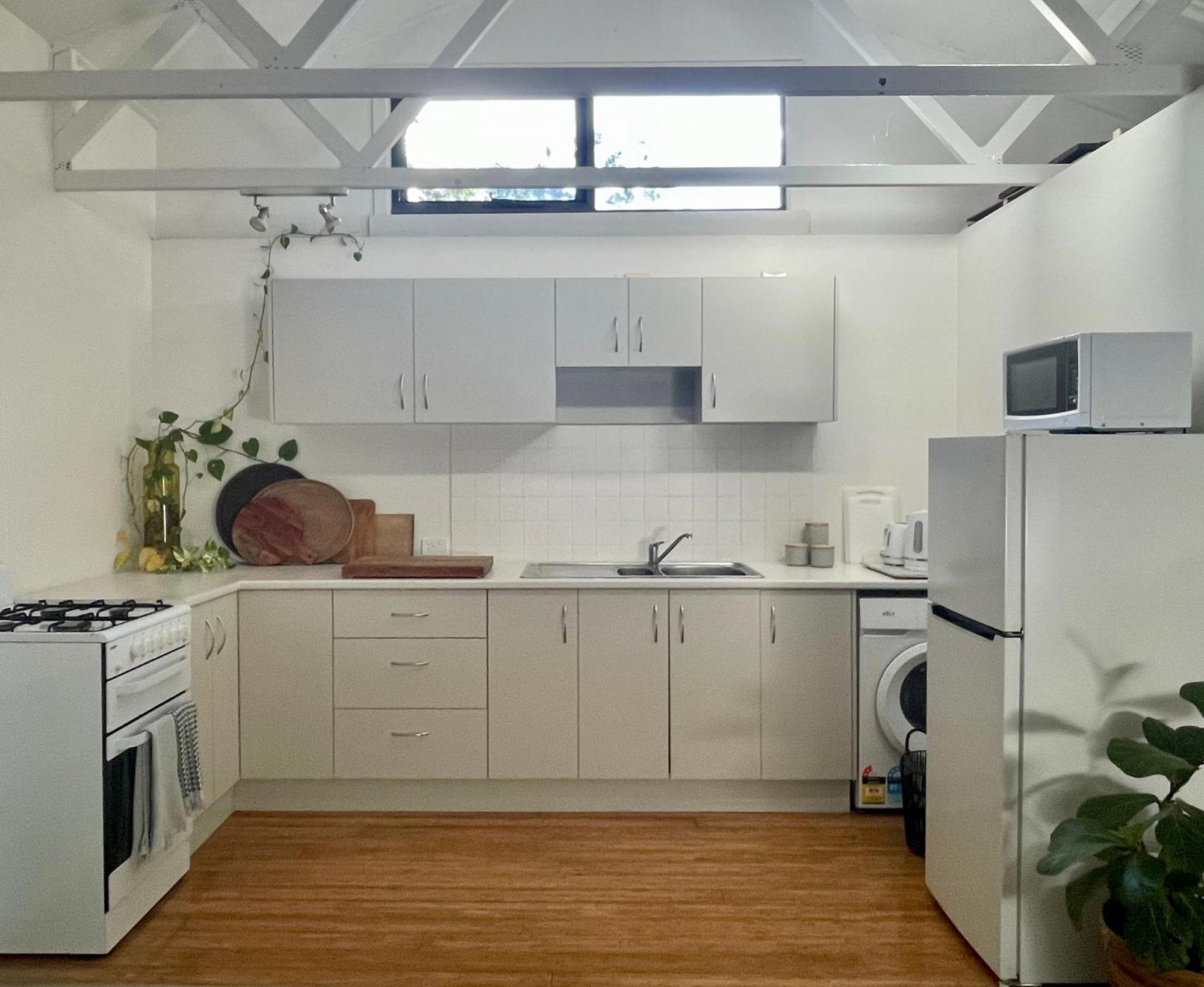 Lilli Pilli Guesthouse バイロンベイ エクステリア 写真