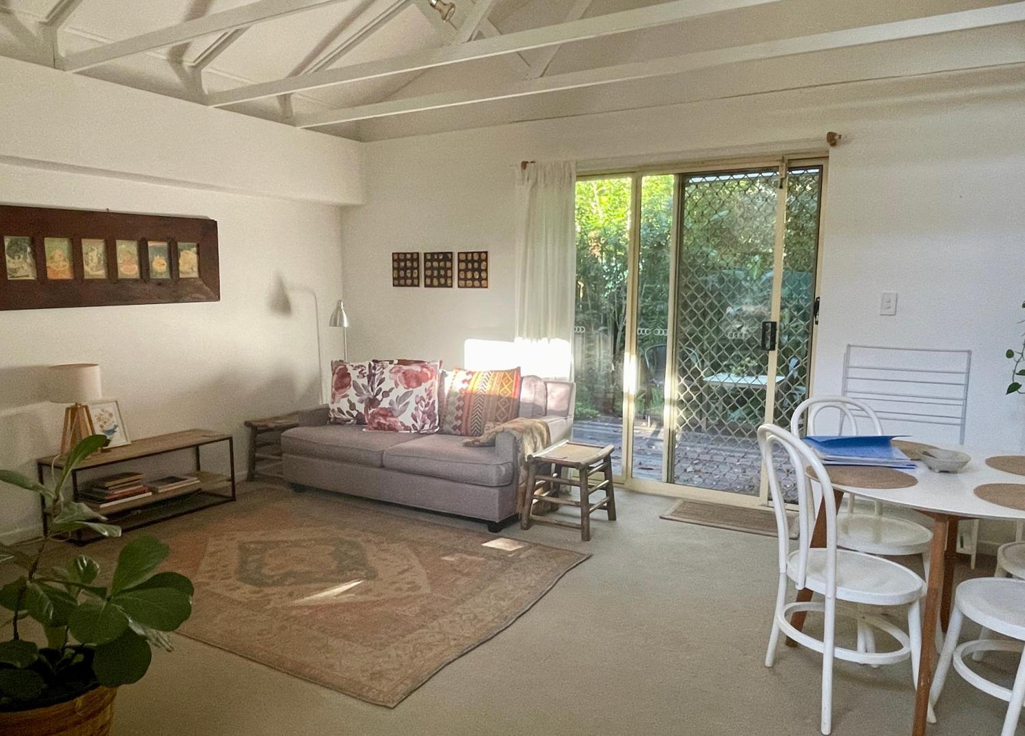 Lilli Pilli Guesthouse バイロンベイ エクステリア 写真