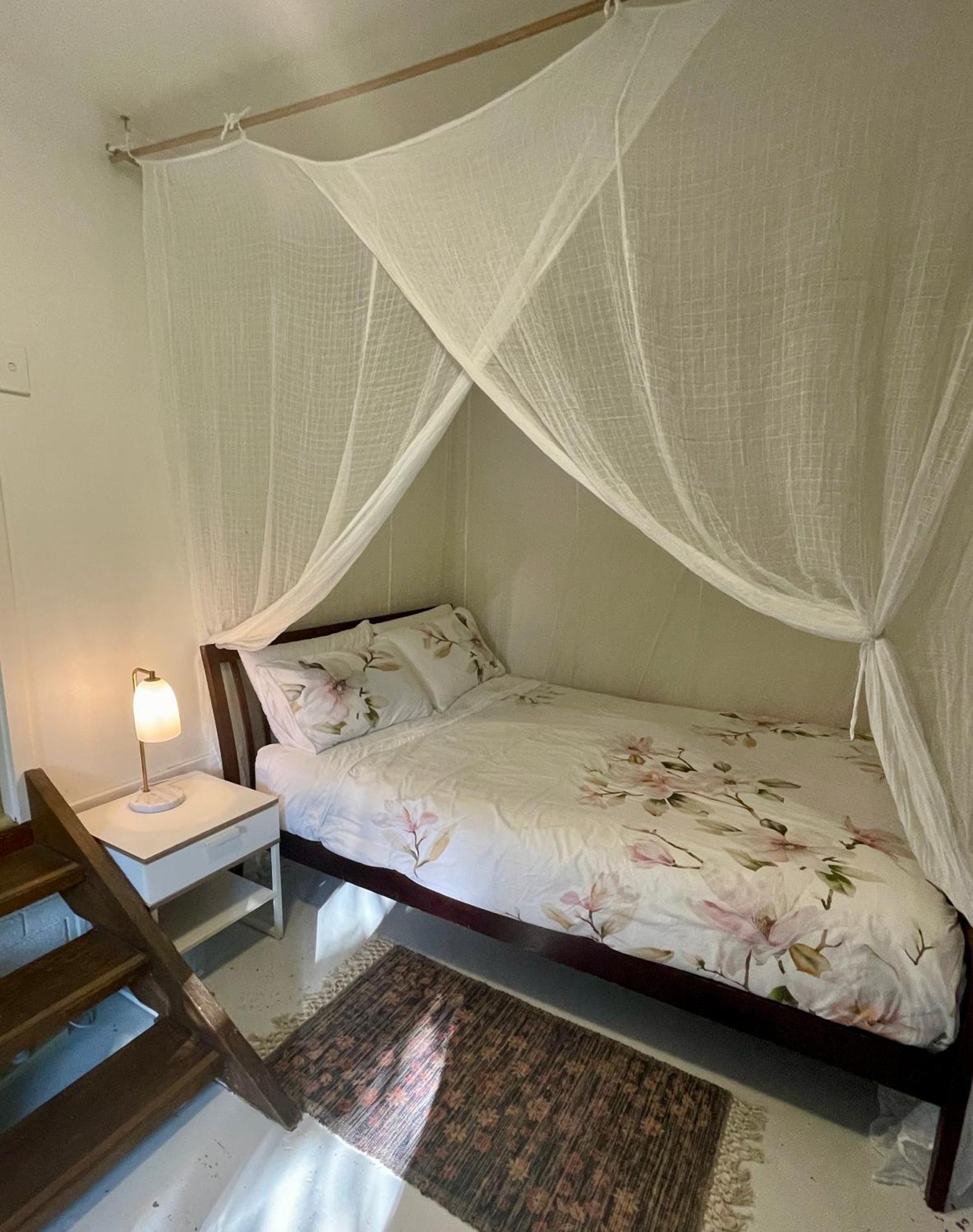 Lilli Pilli Guesthouse バイロンベイ エクステリア 写真