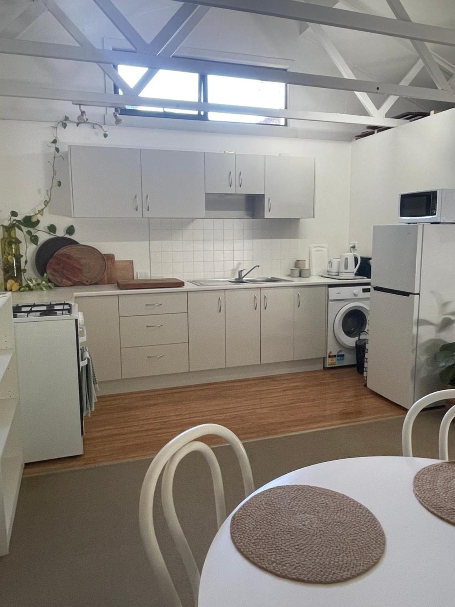 Lilli Pilli Guesthouse バイロンベイ エクステリア 写真
