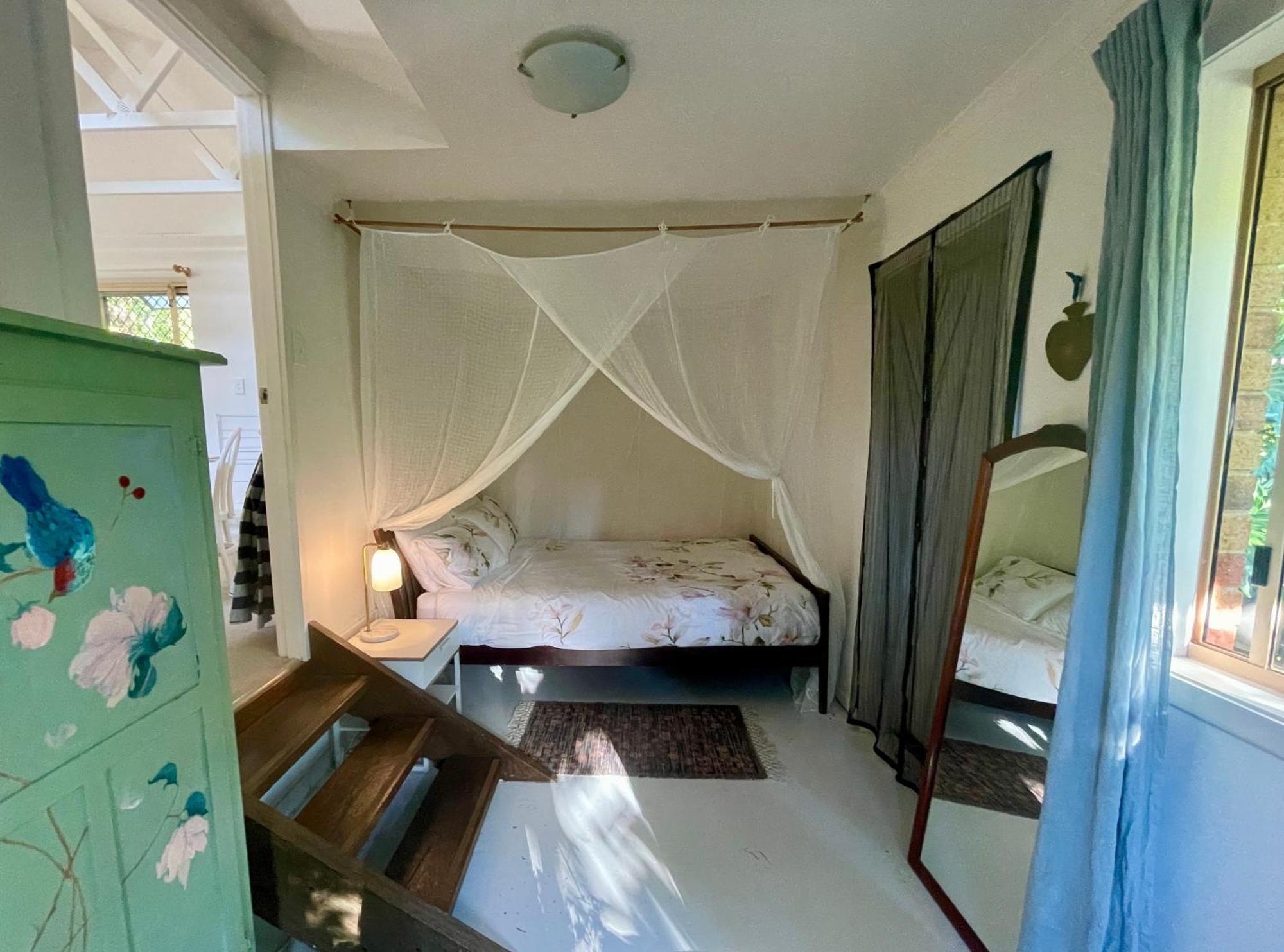 Lilli Pilli Guesthouse バイロンベイ エクステリア 写真