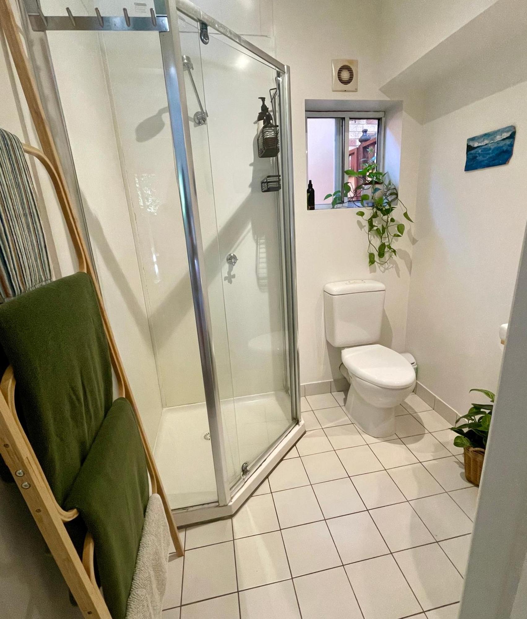 Lilli Pilli Guesthouse バイロンベイ エクステリア 写真